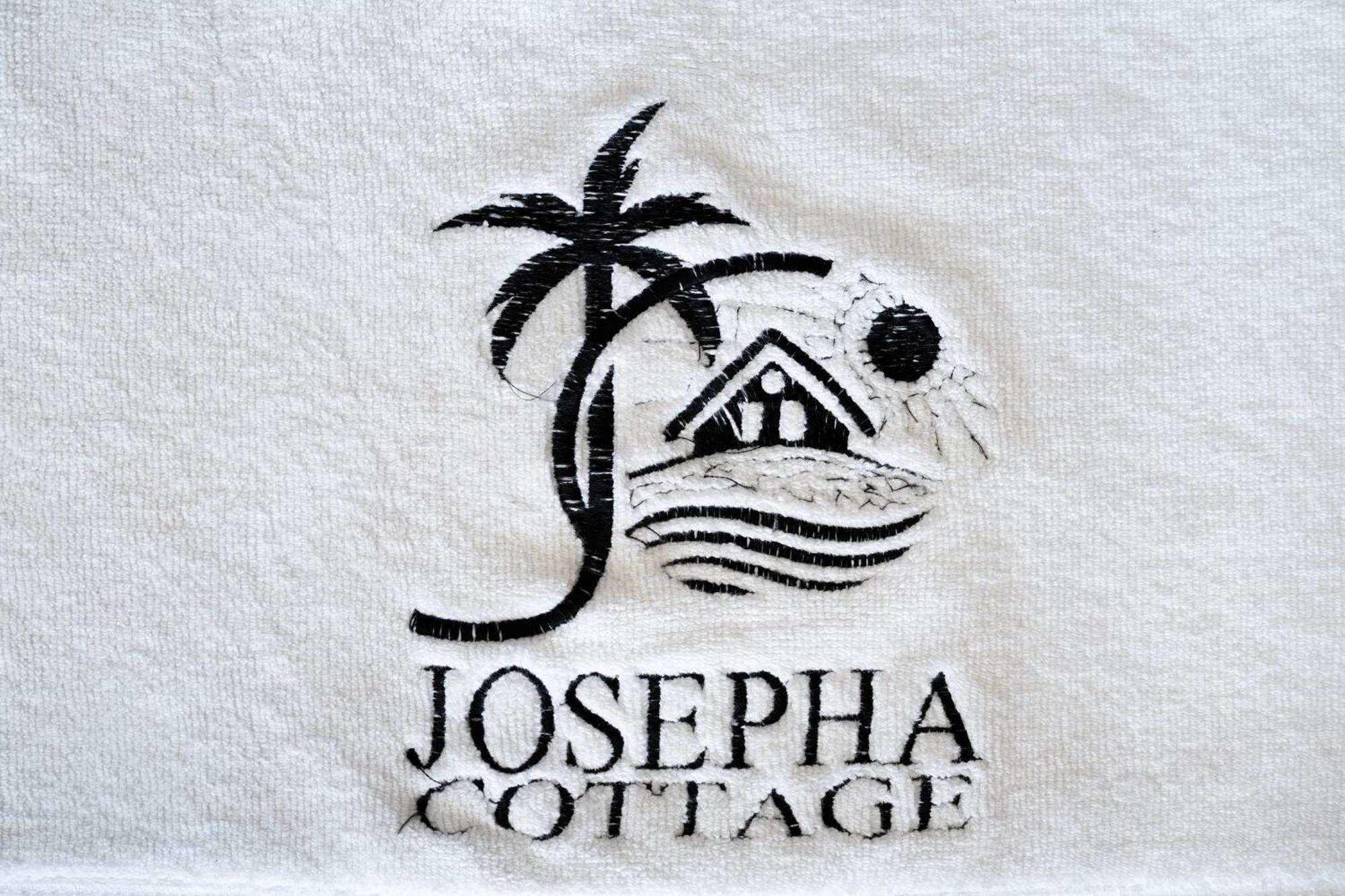 Josepha Cottage Ngurbloat エクステリア 写真