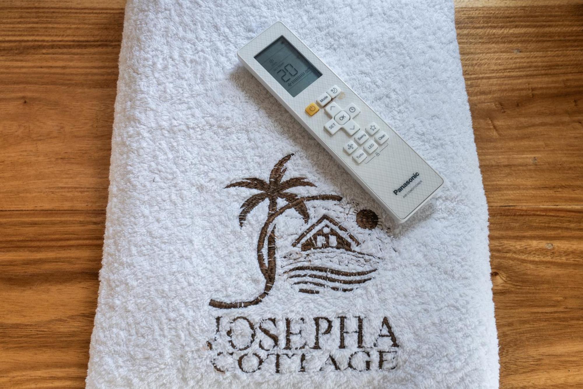 Josepha Cottage Ngurbloat エクステリア 写真
